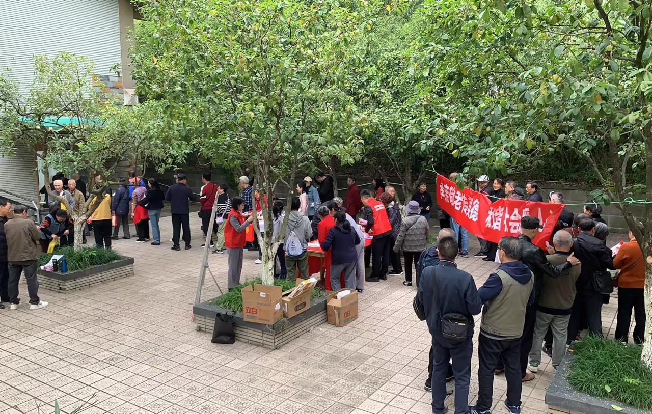 老体协登山活动.jpg